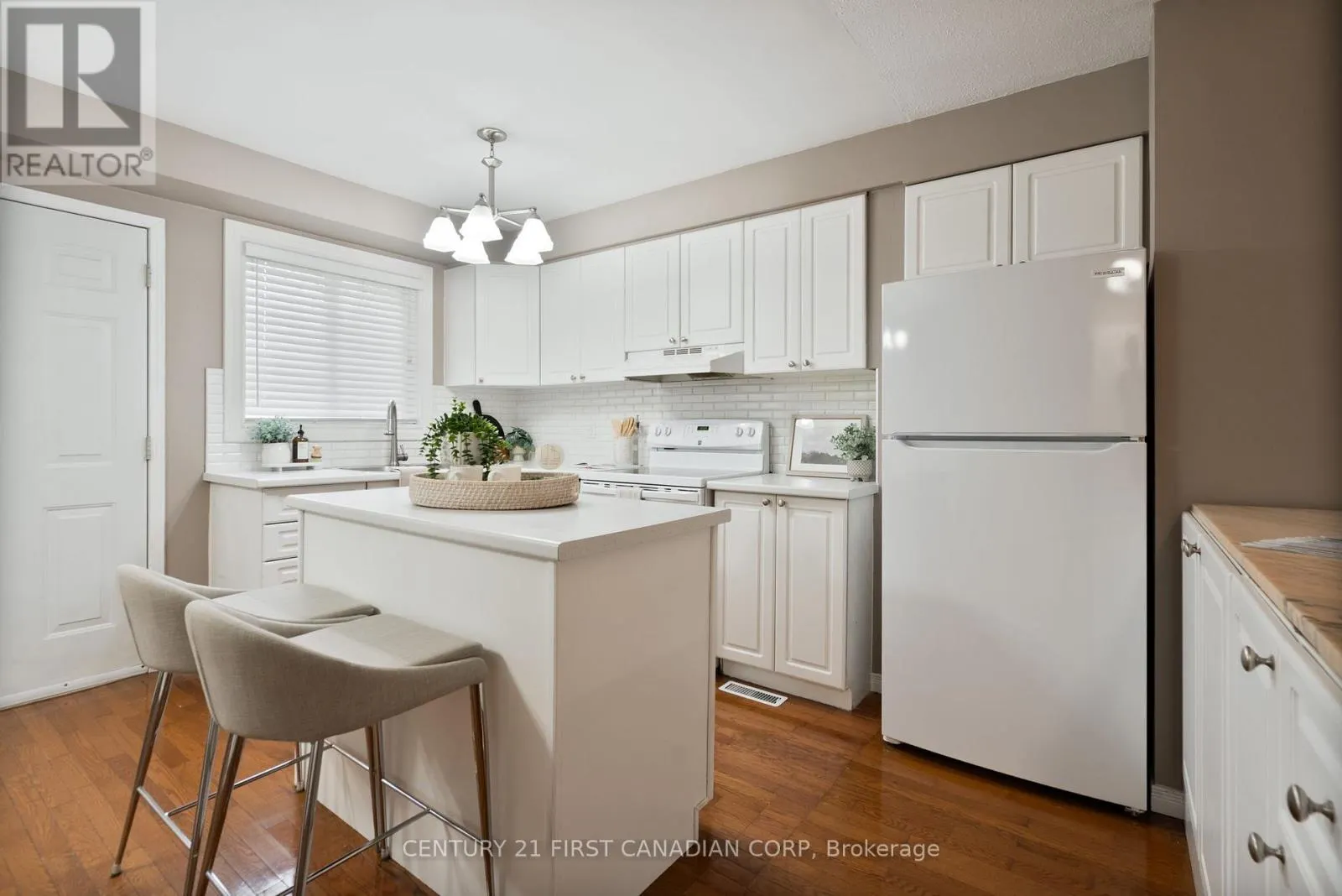 21 - 320 WESTMINSTER AVENUE, #21