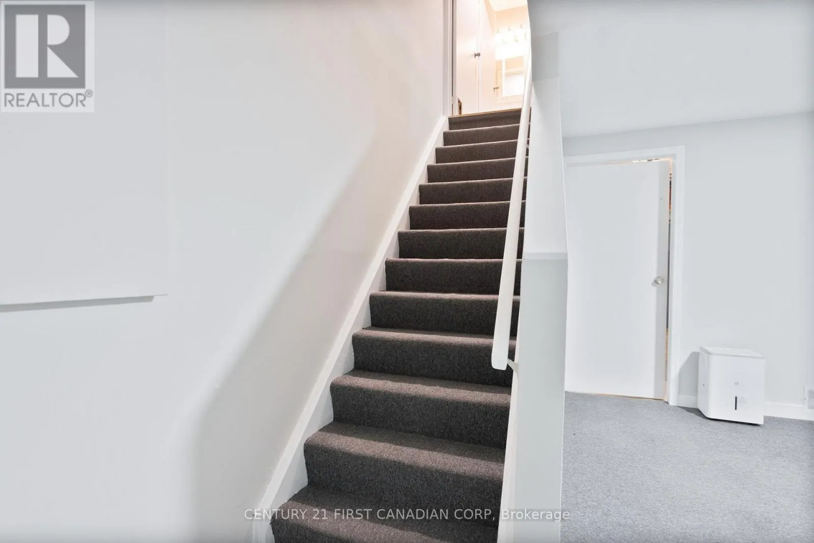 21 - 320 WESTMINSTER AVENUE, #21