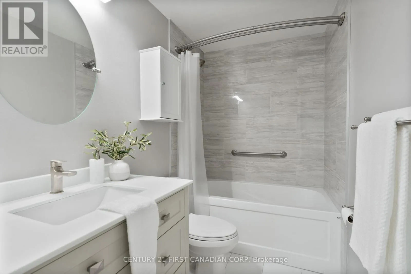 21 - 320 WESTMINSTER AVENUE, #21