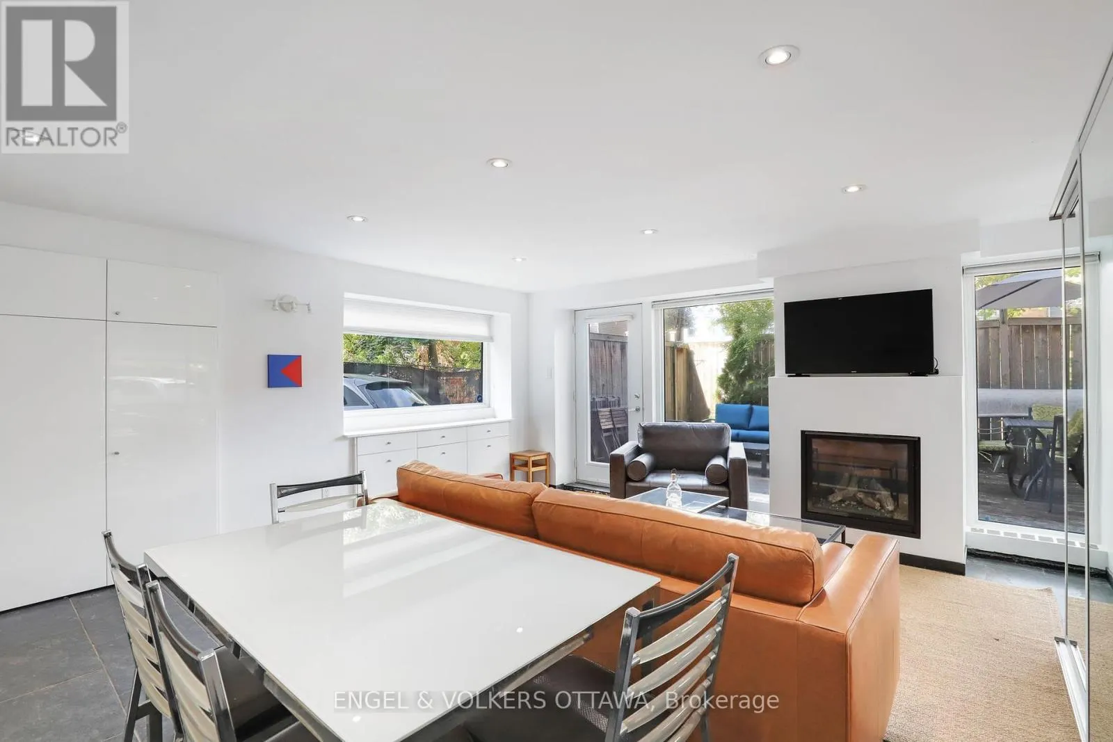 4 - 75 HENEY STREET