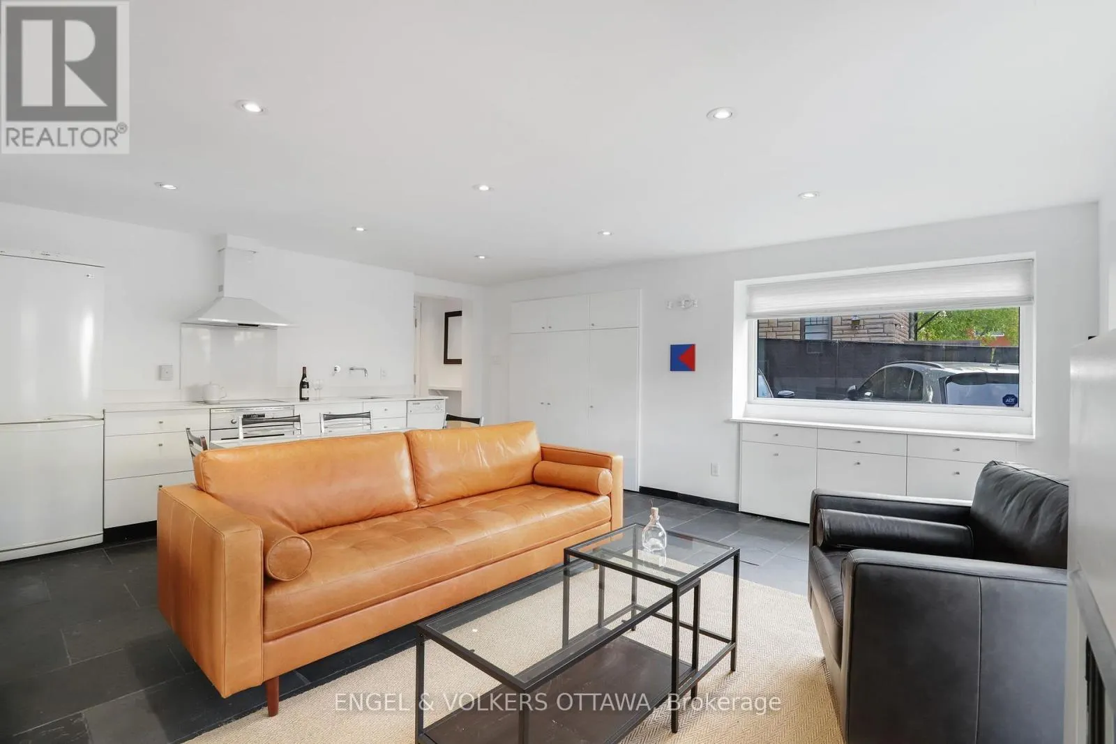 4 - 75 HENEY STREET