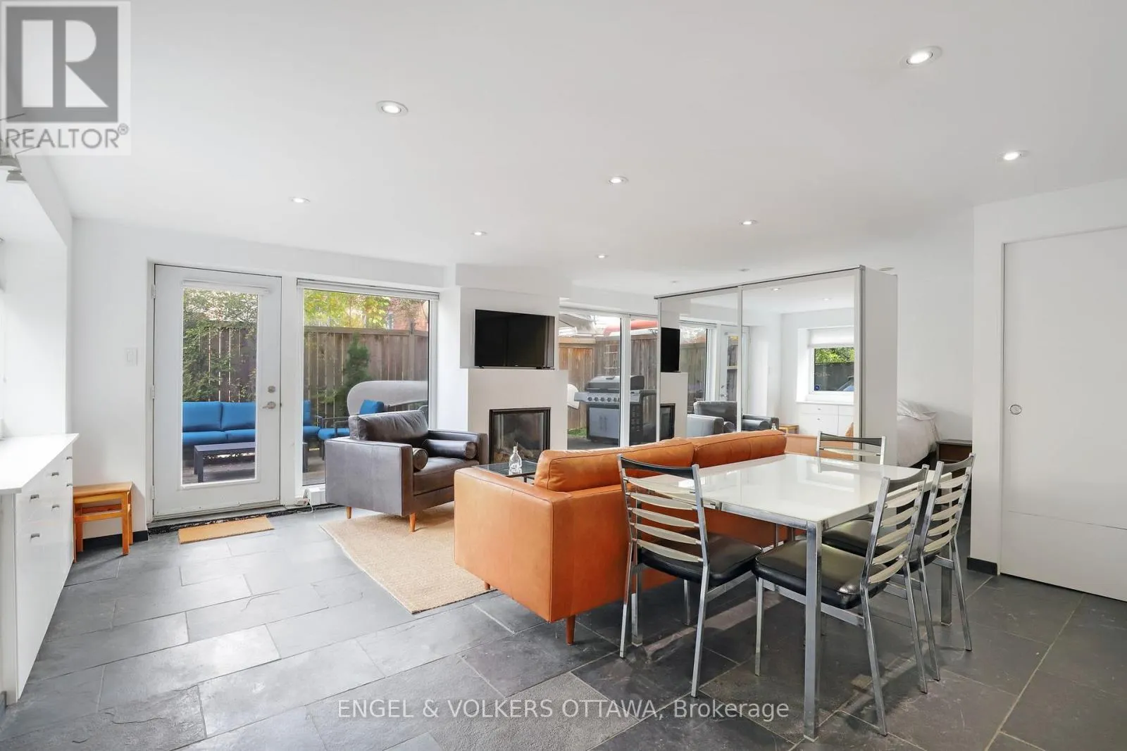 4 - 75 HENEY STREET
