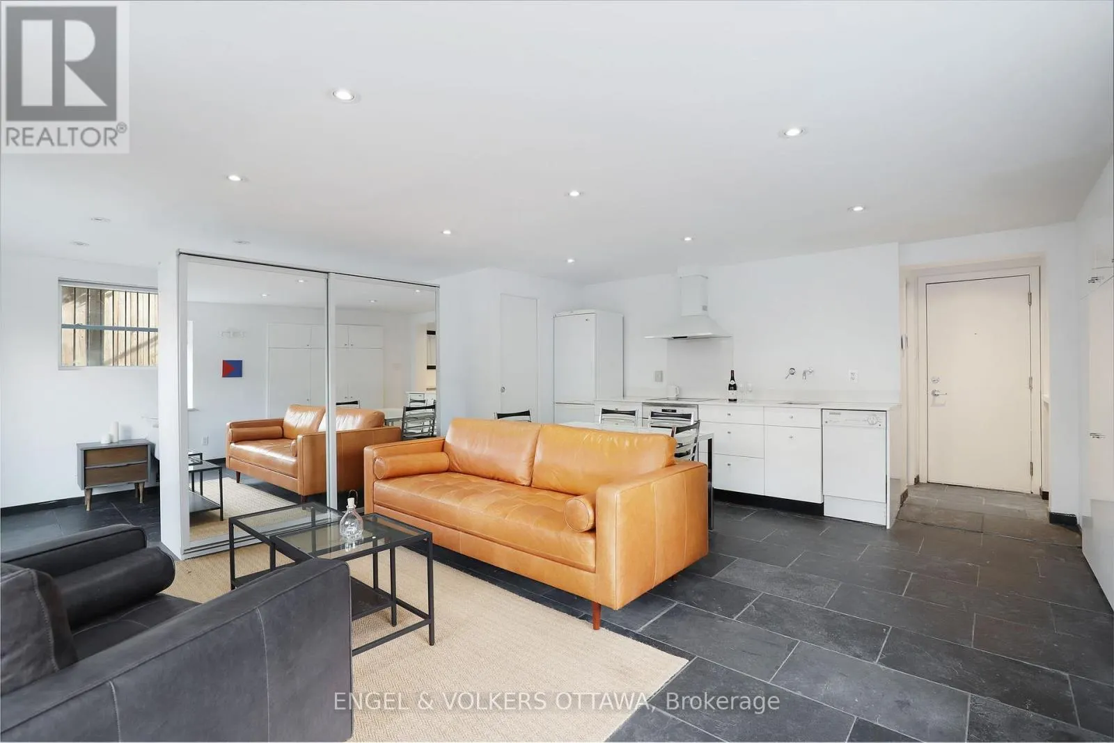 4 - 75 HENEY STREET