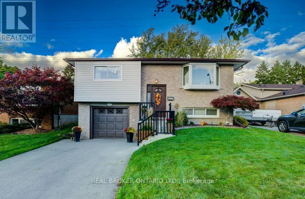 34 WILLOW GREEN COURT