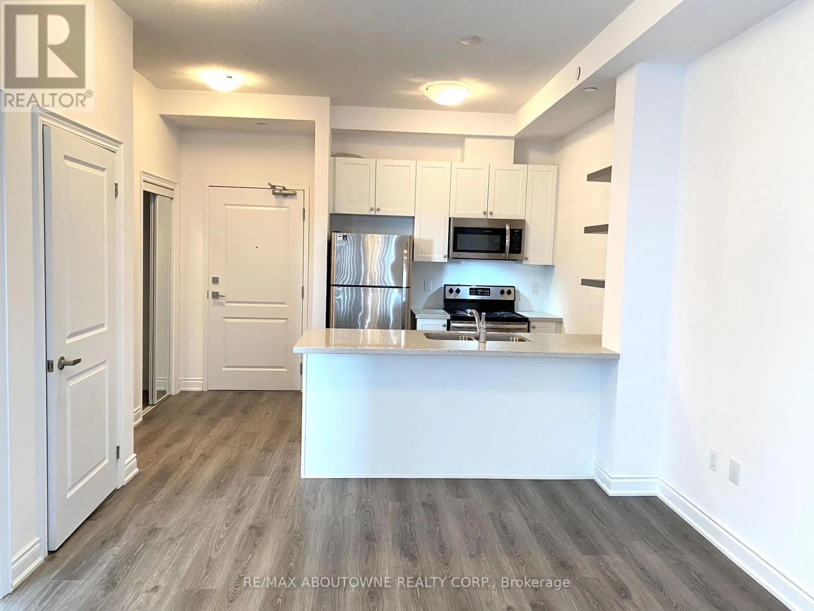 606 - 125 SHOREVIEW PLACE