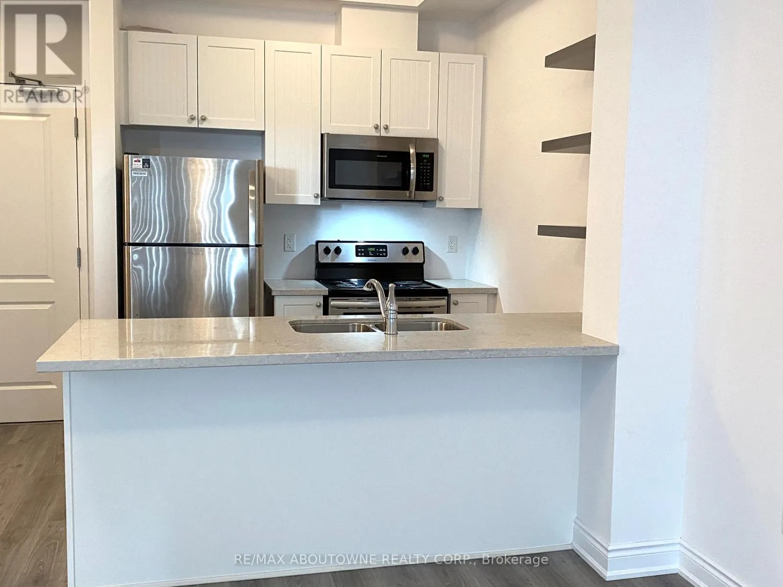 606 - 125 SHOREVIEW PLACE