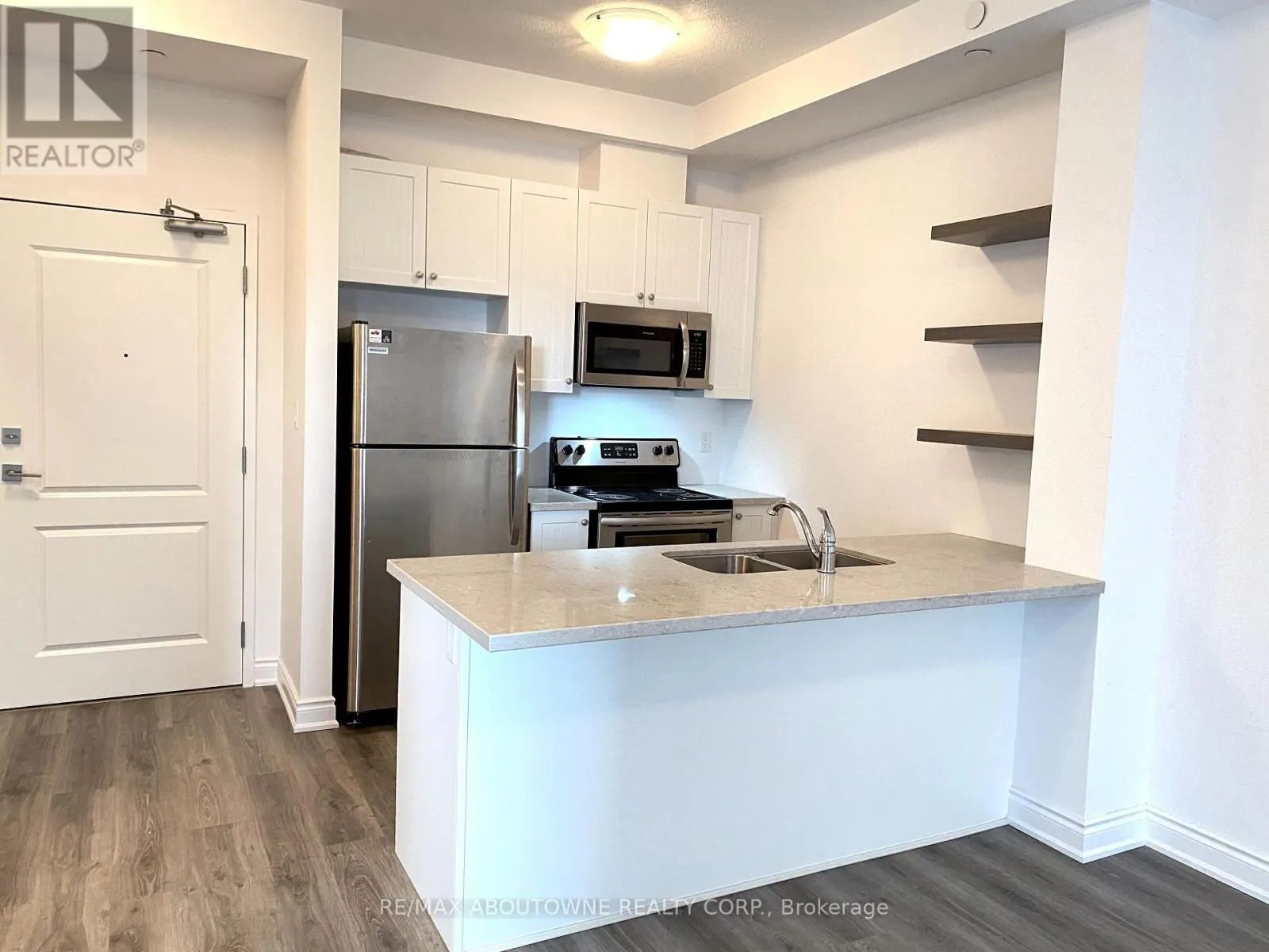 606 - 125 SHOREVIEW PLACE