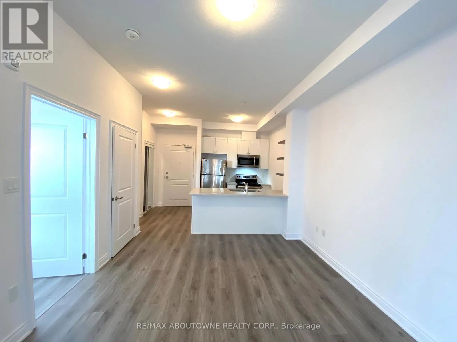 606 - 125 SHOREVIEW PLACE