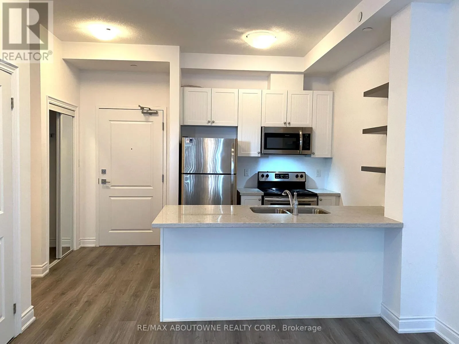 606 - 125 SHOREVIEW PLACE