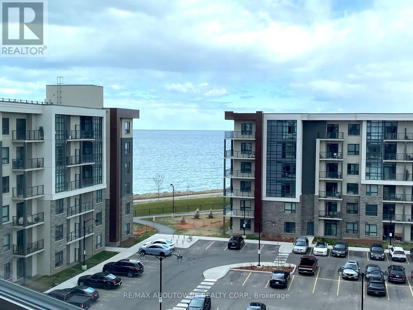 606 - 125 SHOREVIEW PLACE