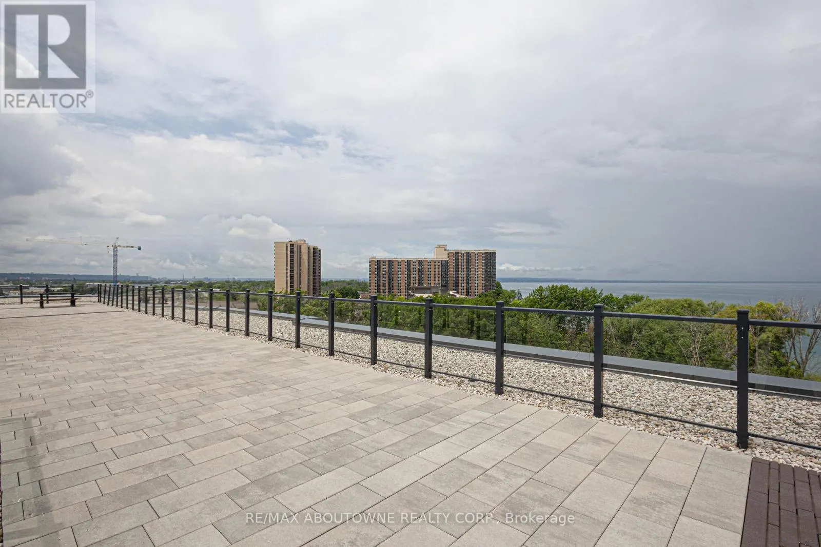606 - 125 SHOREVIEW PLACE