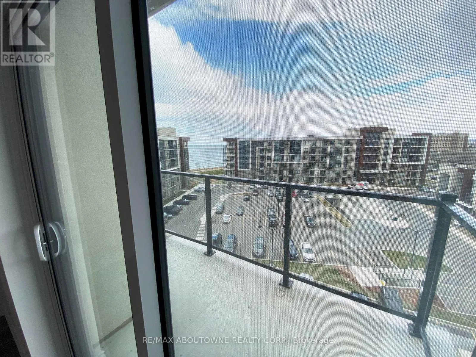 606 - 125 SHOREVIEW PLACE