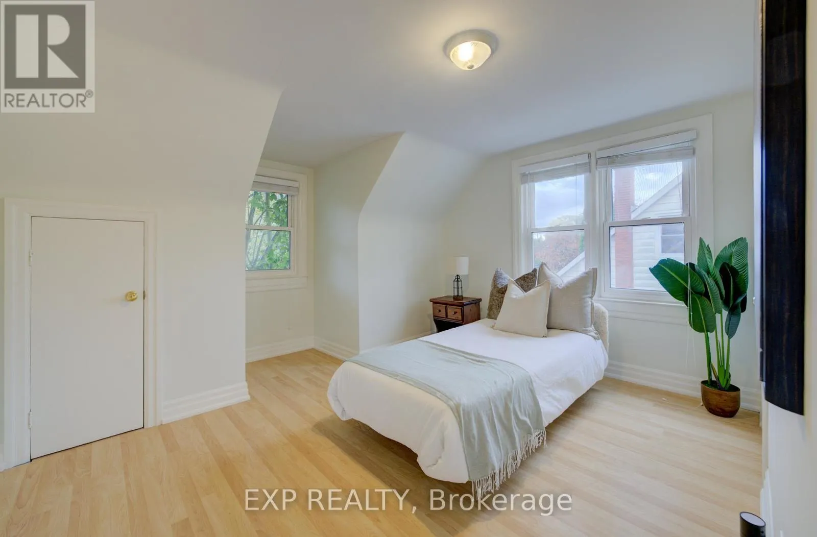 27 DUDHOPE AVENUE