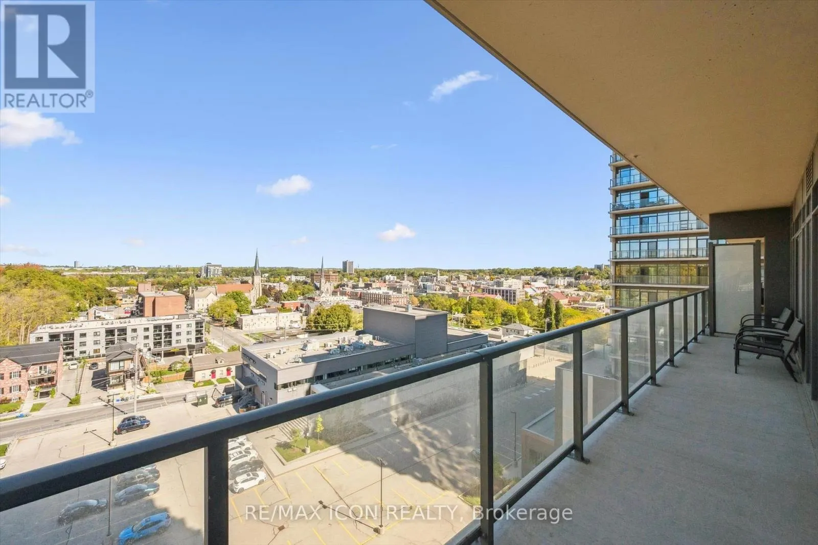 902 - 15 GLEBE STREET