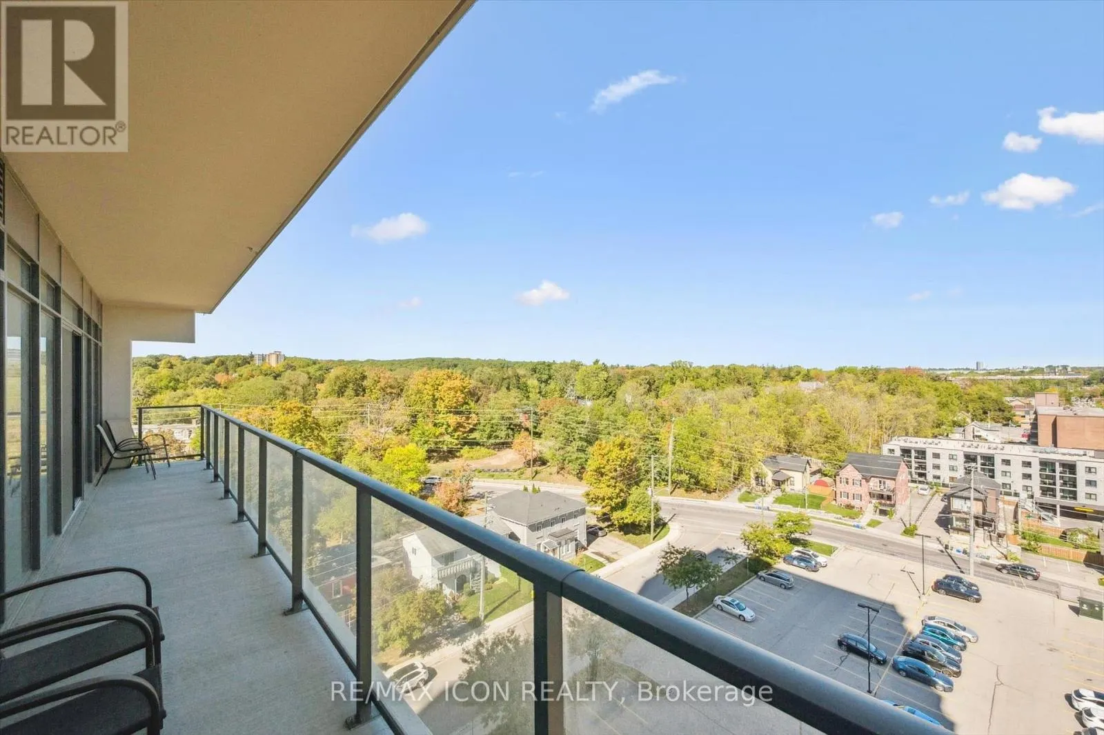 902 - 15 GLEBE STREET