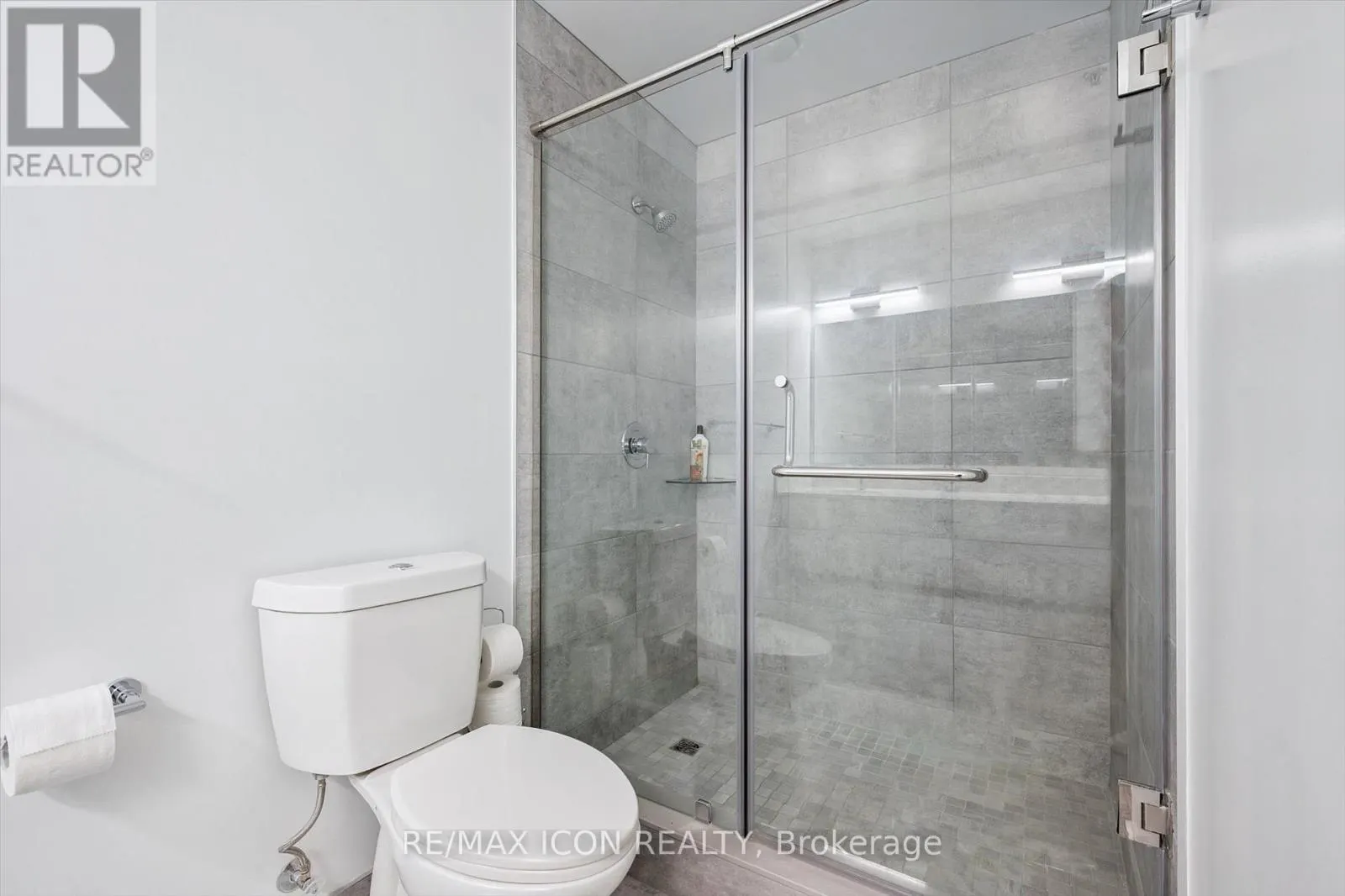 902 - 15 GLEBE STREET