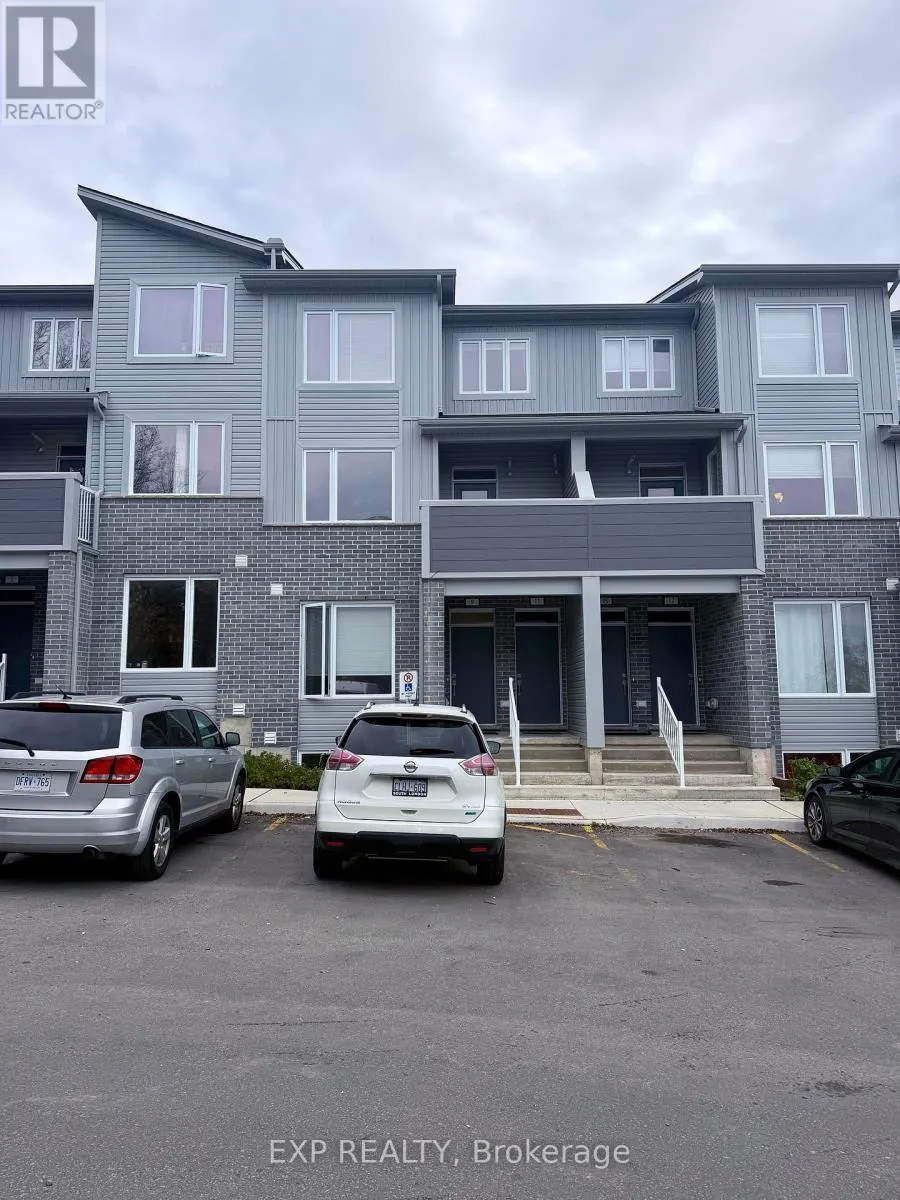 9 - 990 DEVERON CRESCENT, #9