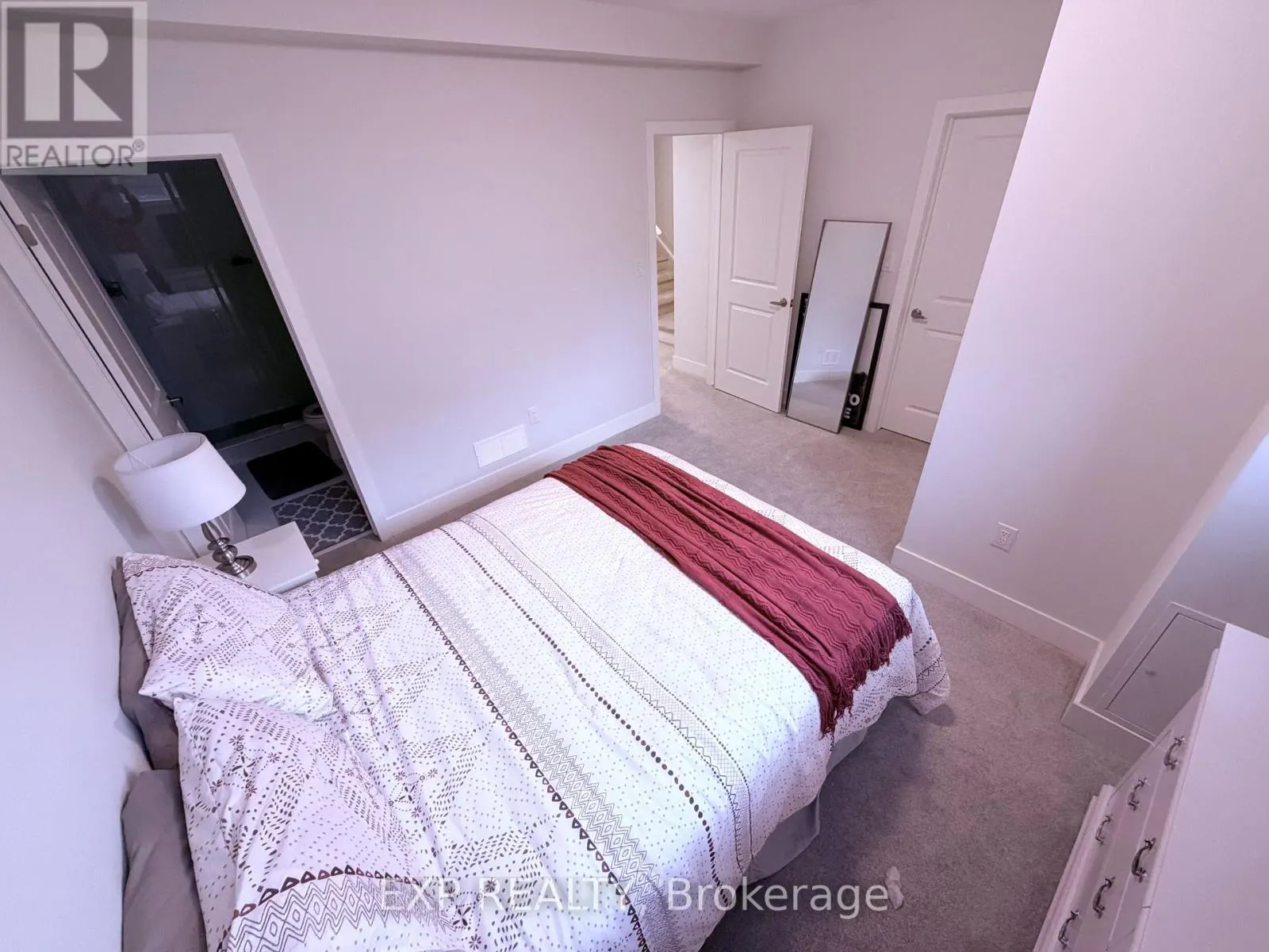 9 - 990 DEVERON CRESCENT, #9