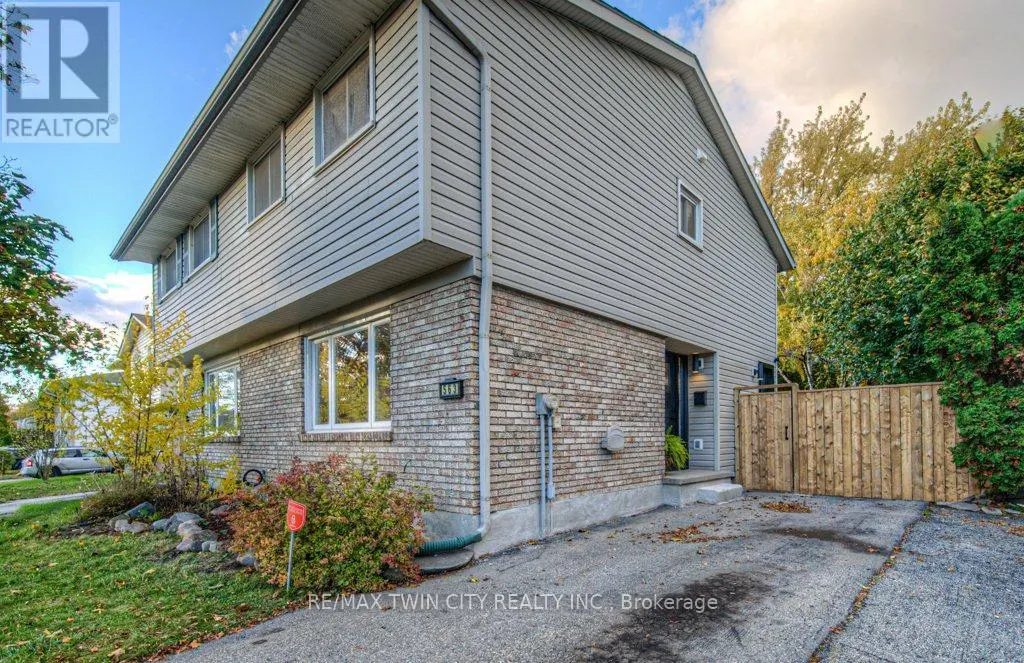 563 ELGIN STREET N