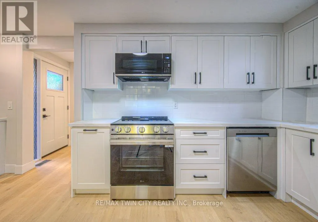 563 ELGIN STREET N