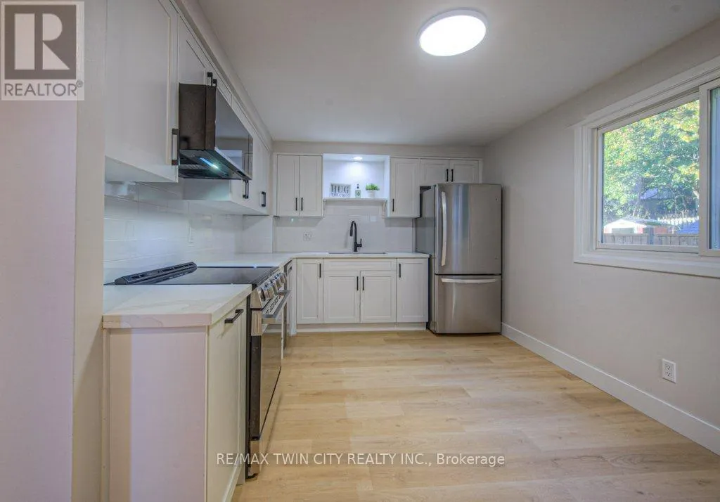 563 ELGIN STREET N