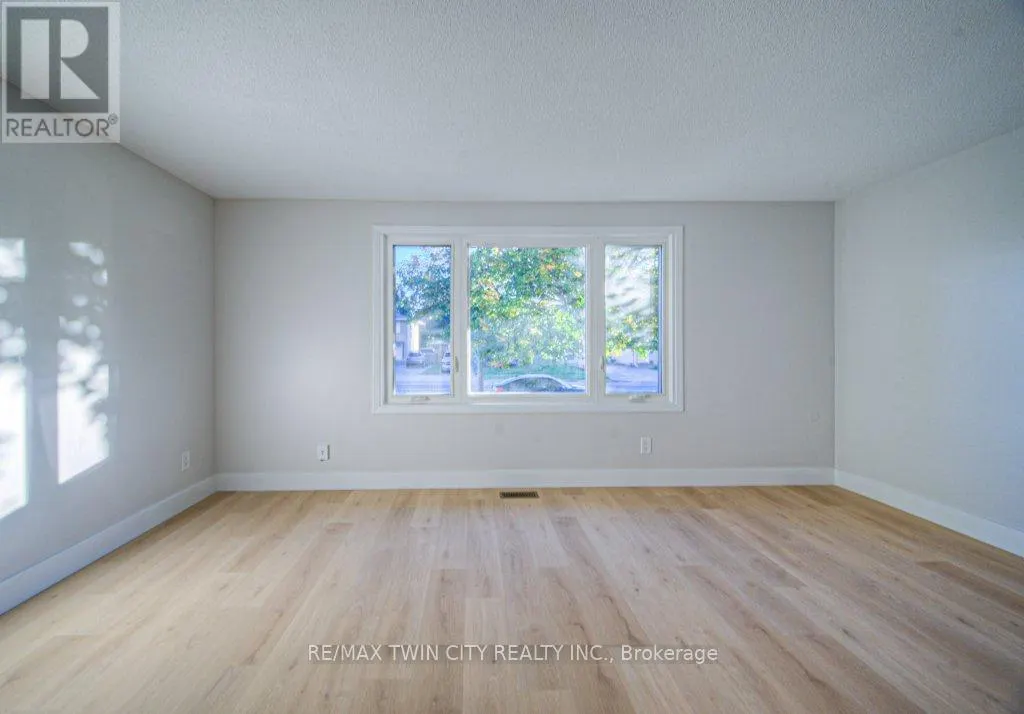 563 ELGIN STREET N