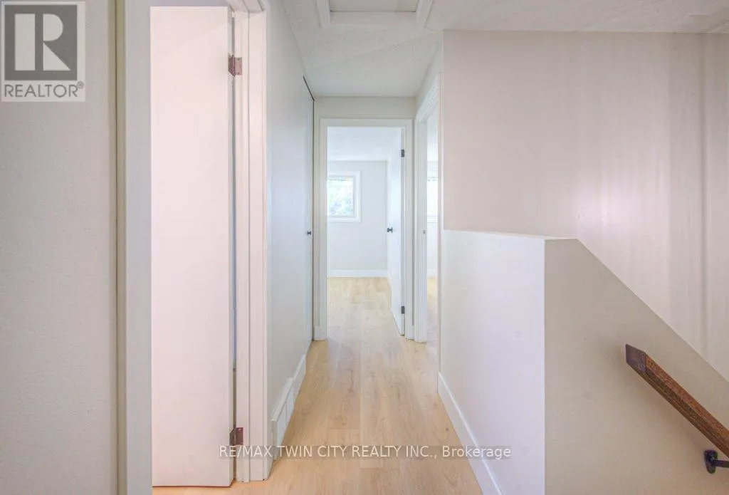 563 ELGIN STREET N