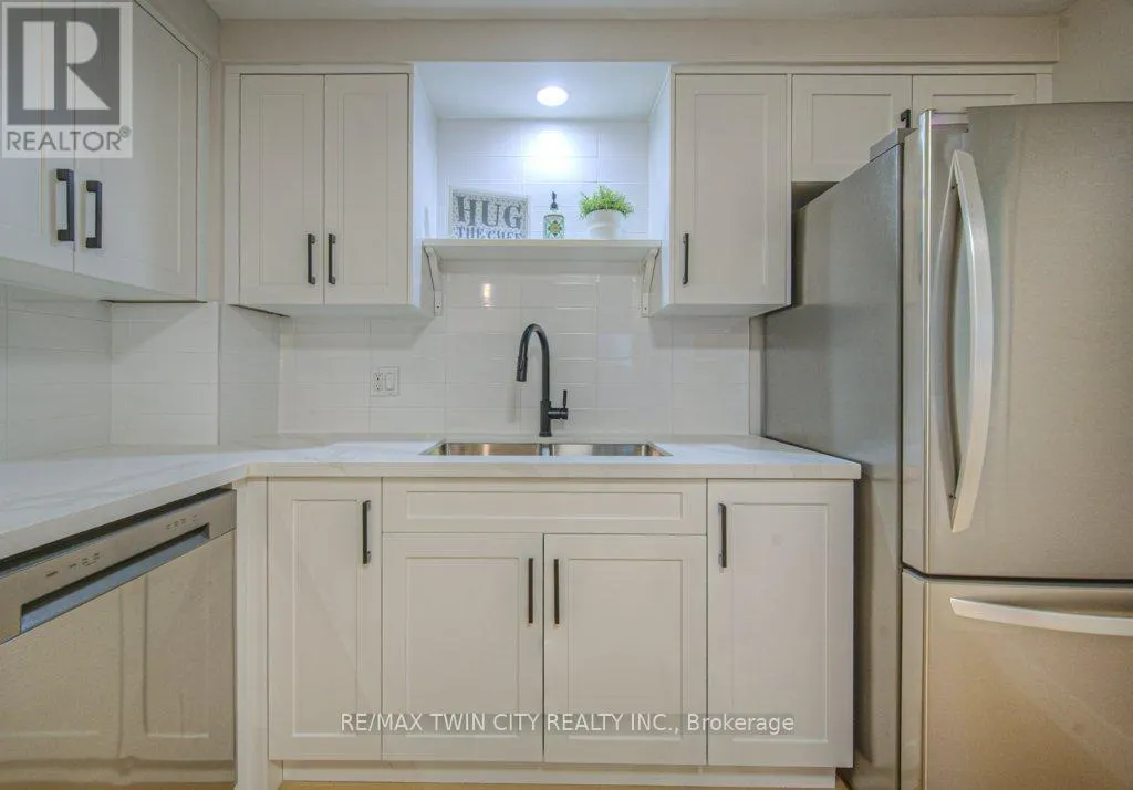 563 ELGIN STREET N