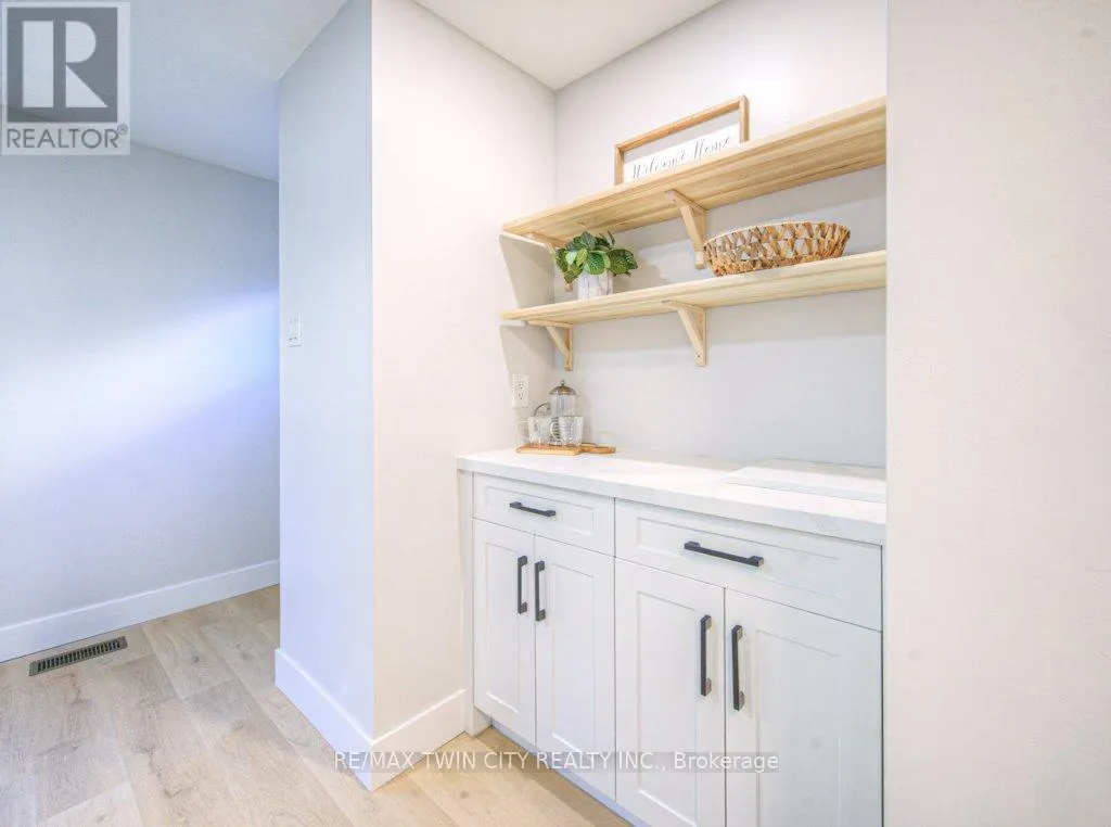 563 ELGIN STREET N