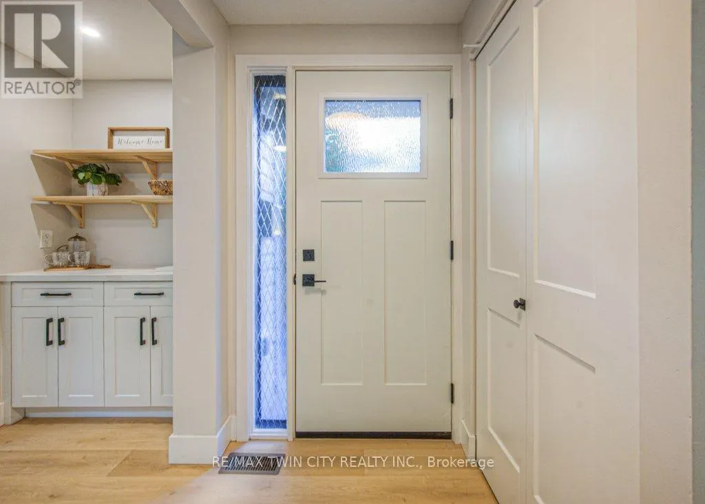 563 ELGIN STREET N
