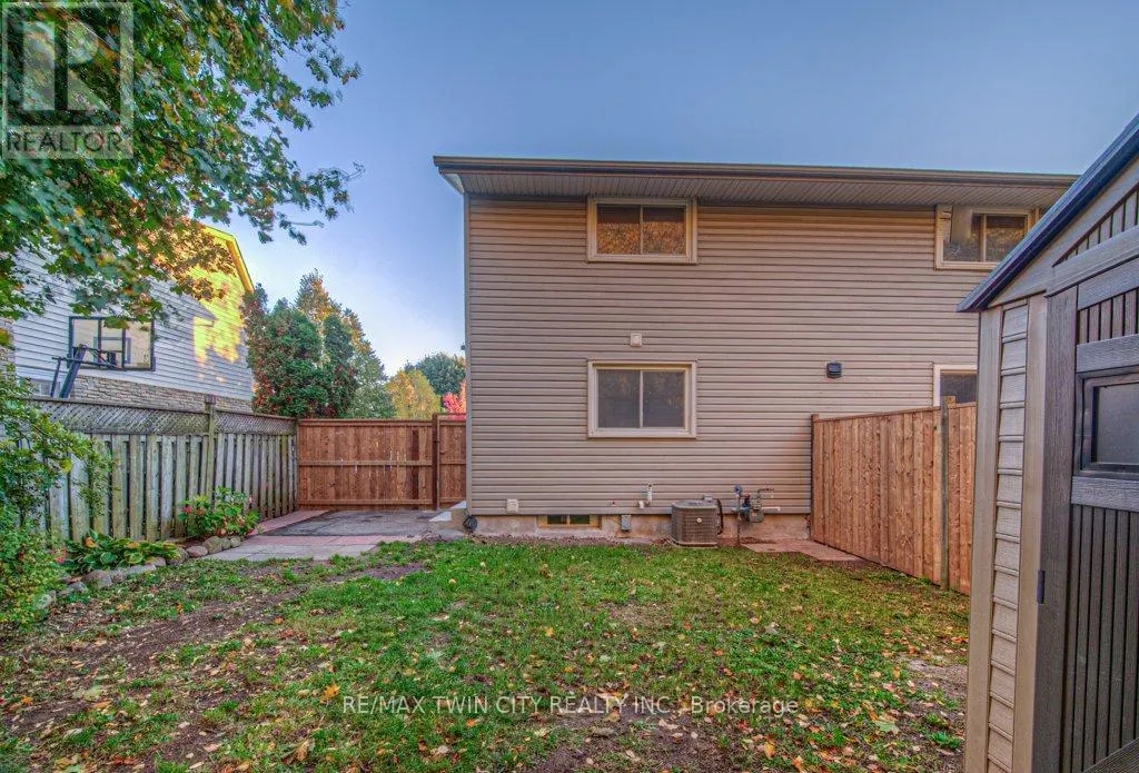 563 ELGIN STREET N