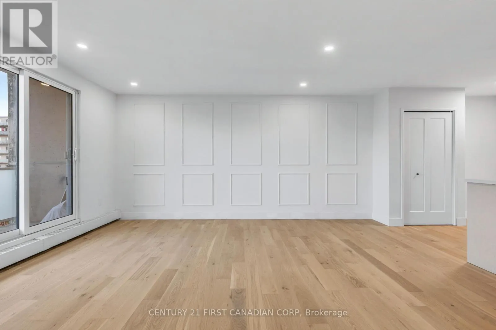 702 - 563 MORNINGTON AVENUE, #702