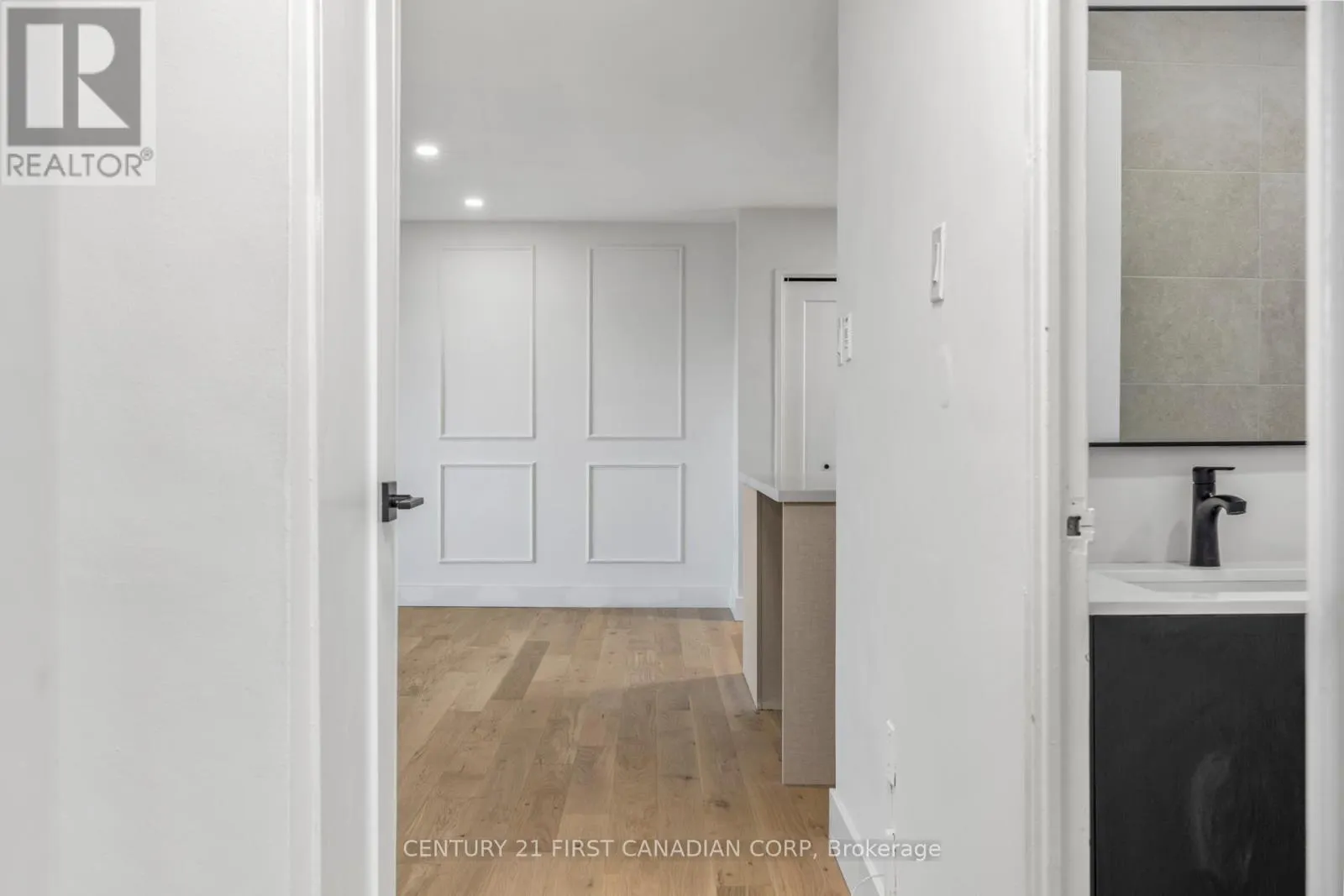 702 - 563 MORNINGTON AVENUE, #702