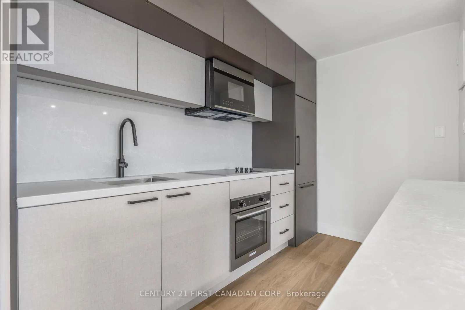 702 - 563 MORNINGTON AVENUE, #702