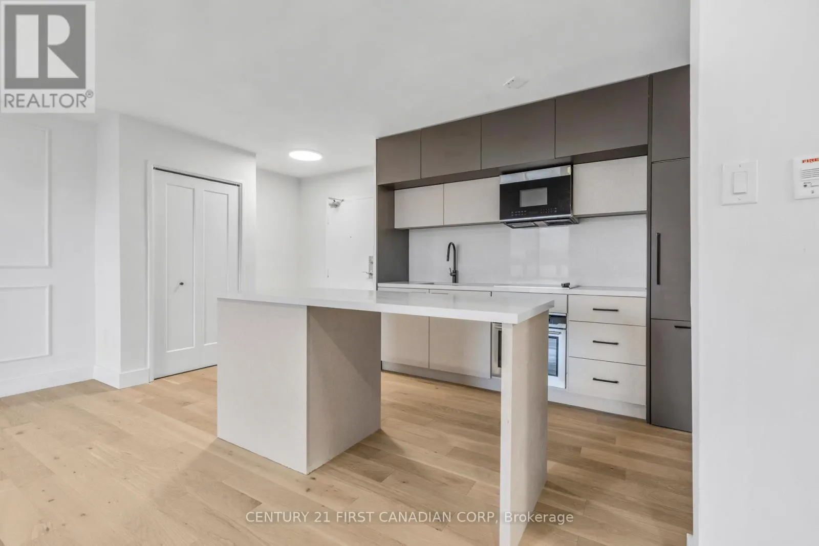 702 - 563 MORNINGTON AVENUE, #702