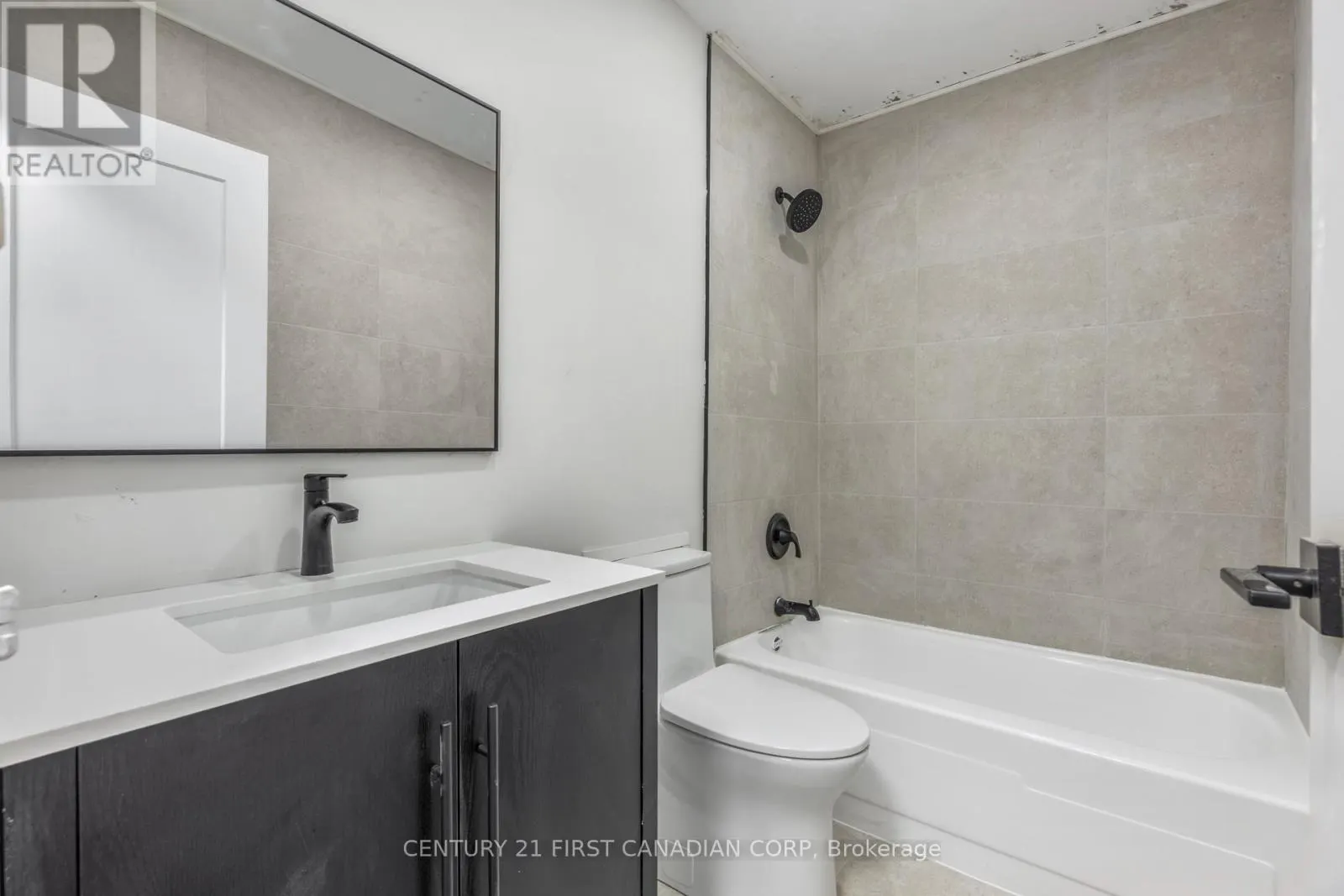 702 - 563 MORNINGTON AVENUE, #702