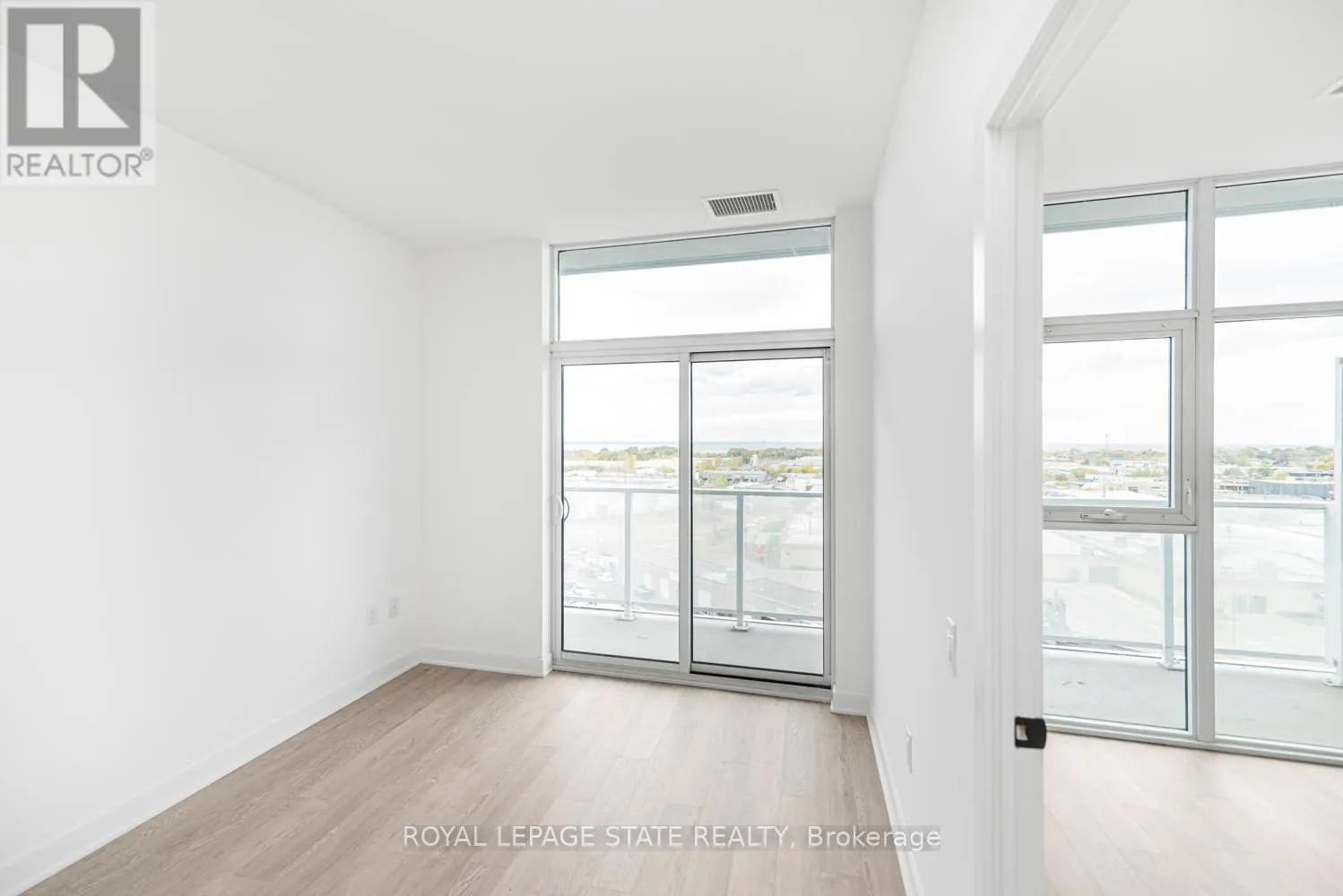 813 - 2782 BARTON STREET E