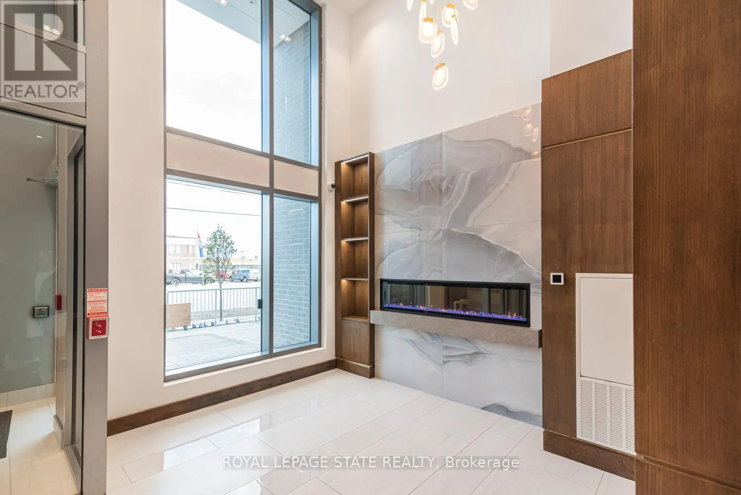 813 - 2782 BARTON STREET E