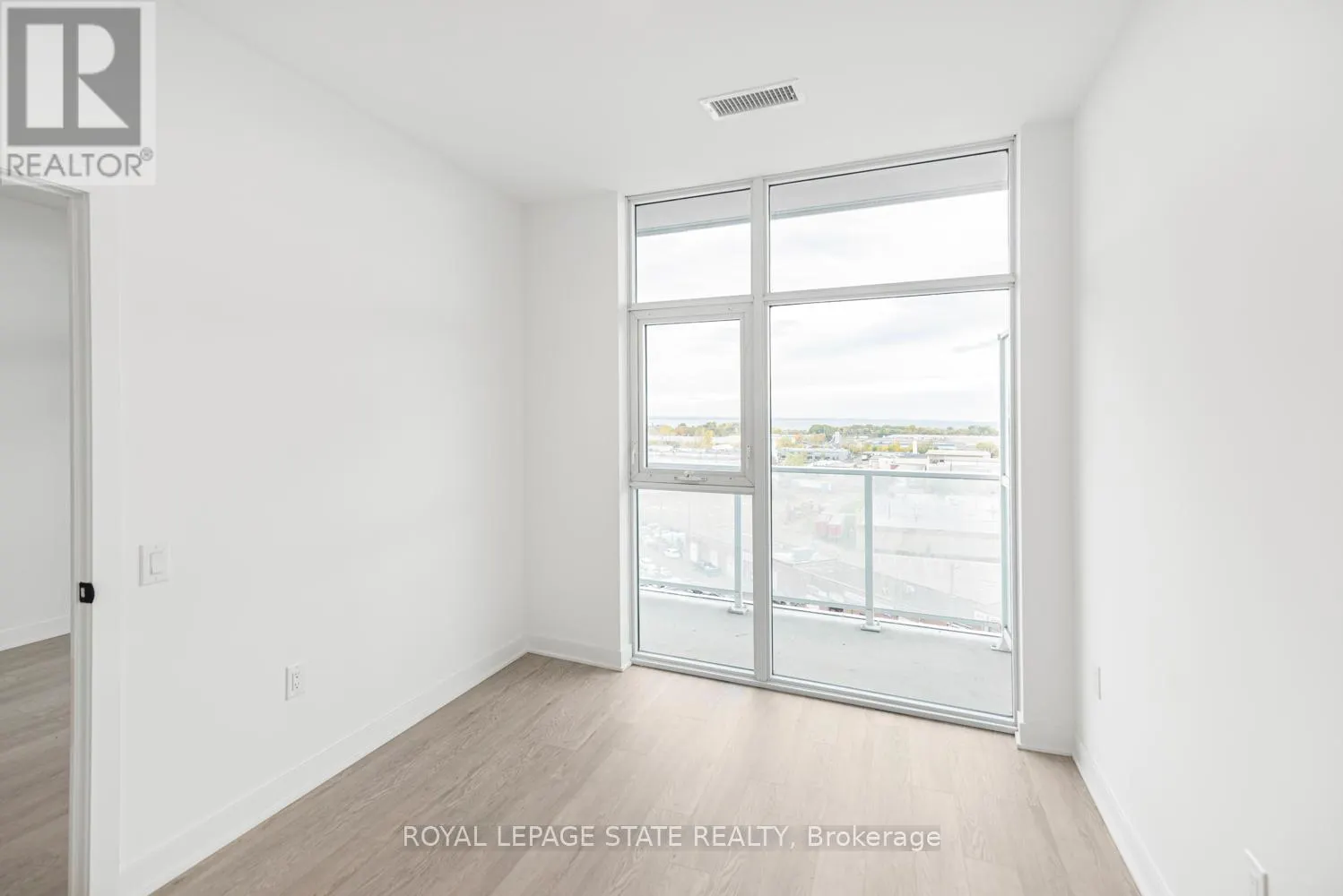 813 - 2782 BARTON STREET E