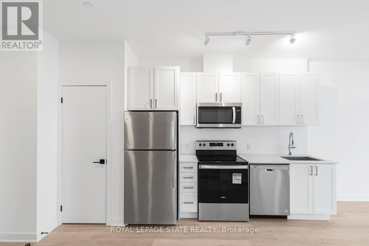 813 - 2782 BARTON STREET E