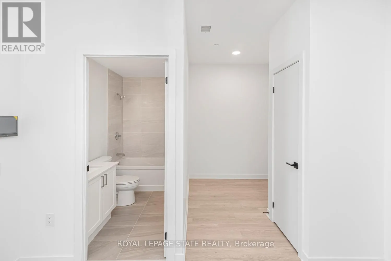 813 - 2782 BARTON STREET E
