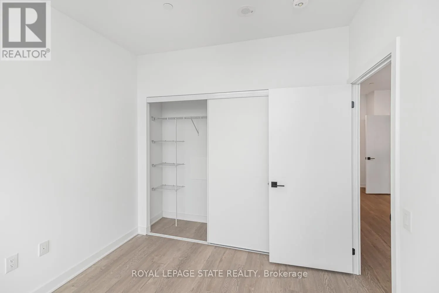 813 - 2782 BARTON STREET E
