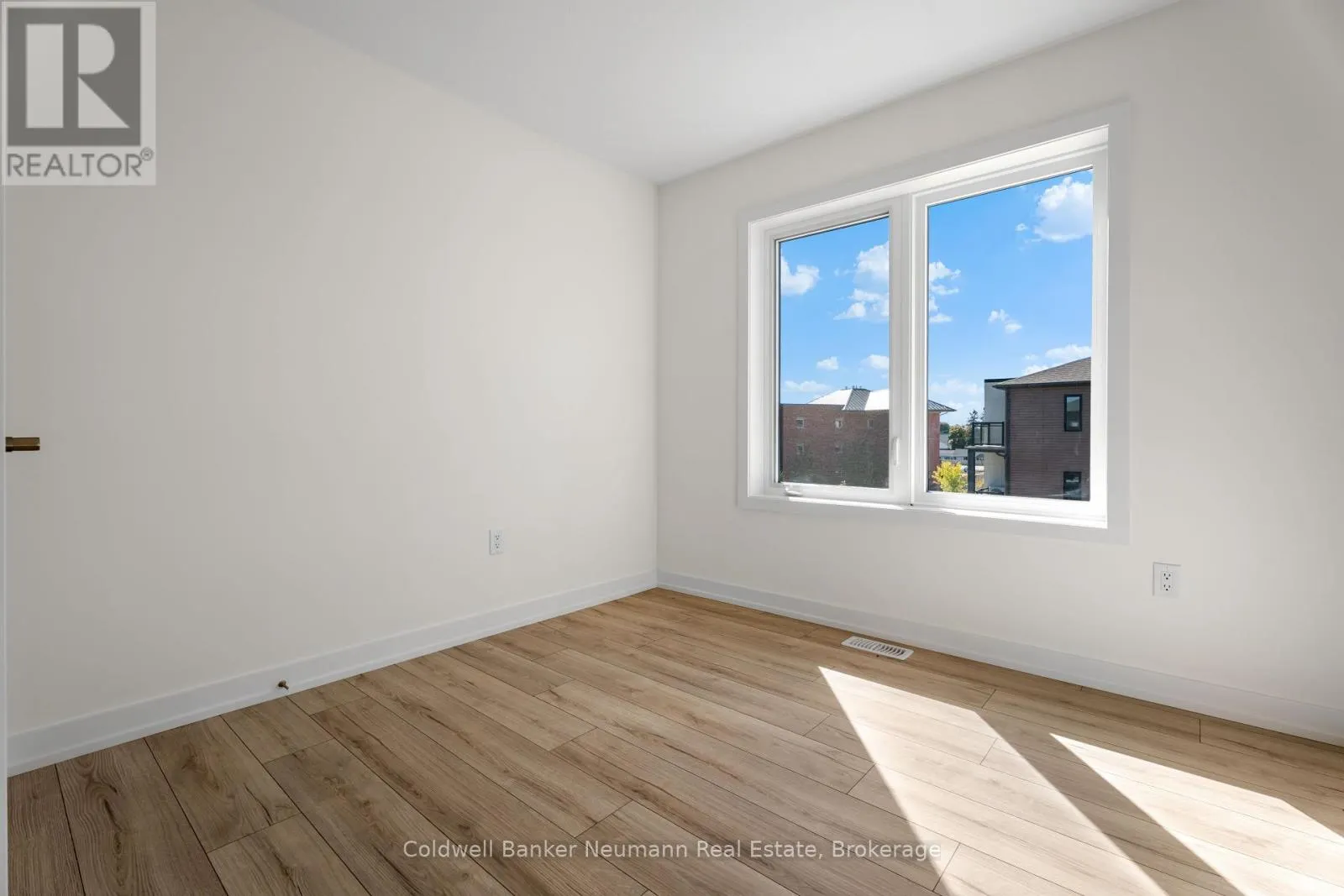 43 - 940 DAVID STREET N, #43