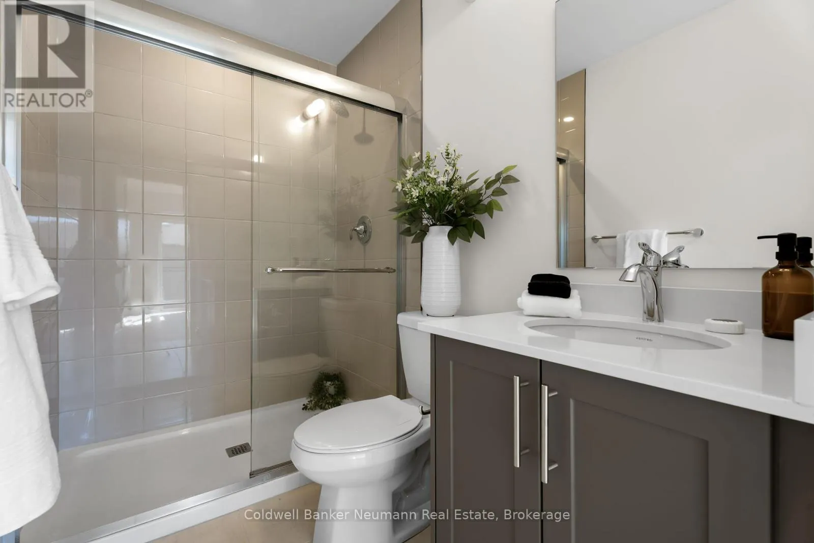 43 - 940 DAVID STREET N, #43