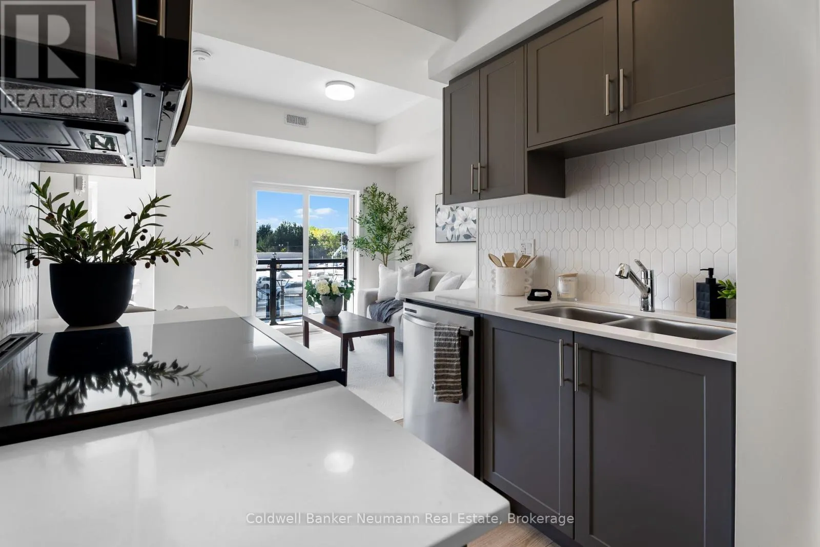 43 - 940 DAVID STREET N, #43