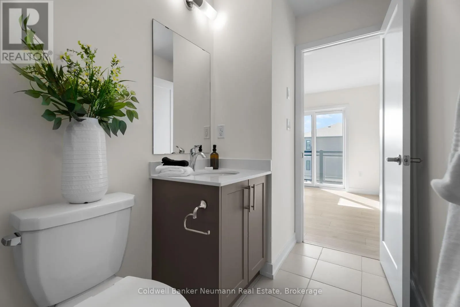 43 - 940 DAVID STREET N, #43