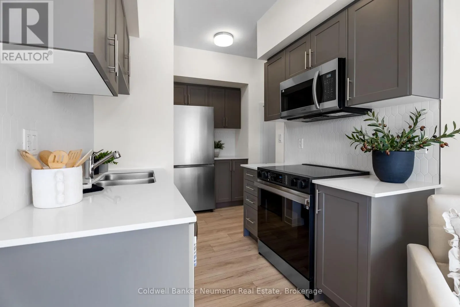 43 - 940 DAVID STREET N, #43