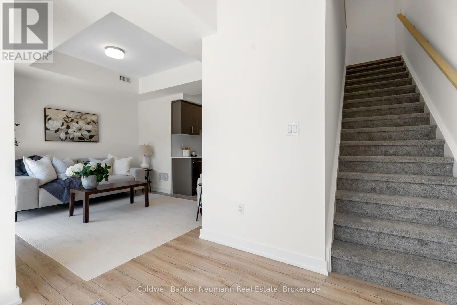 43 - 940 DAVID STREET N, #43