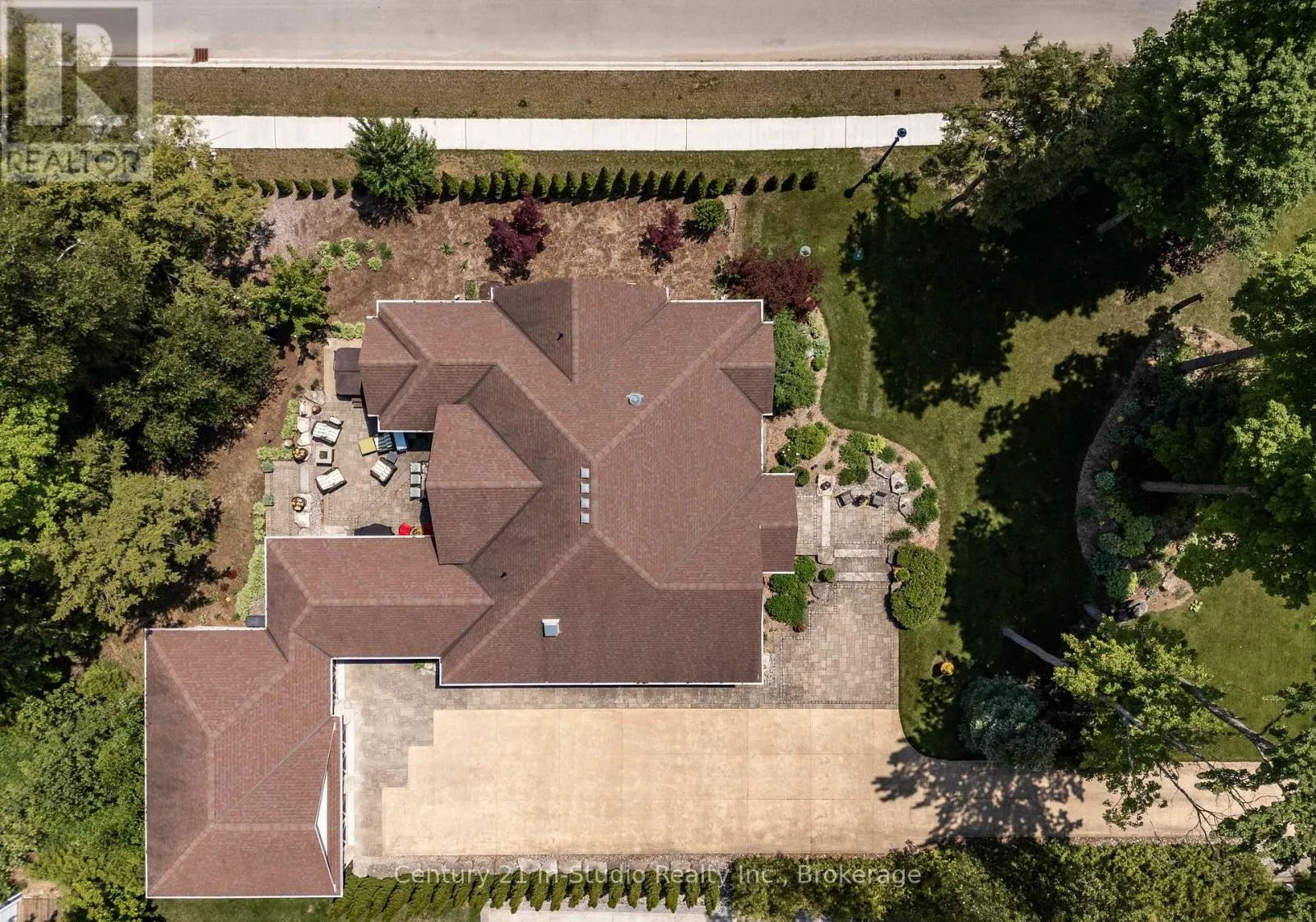 27 CARTER DRIVE