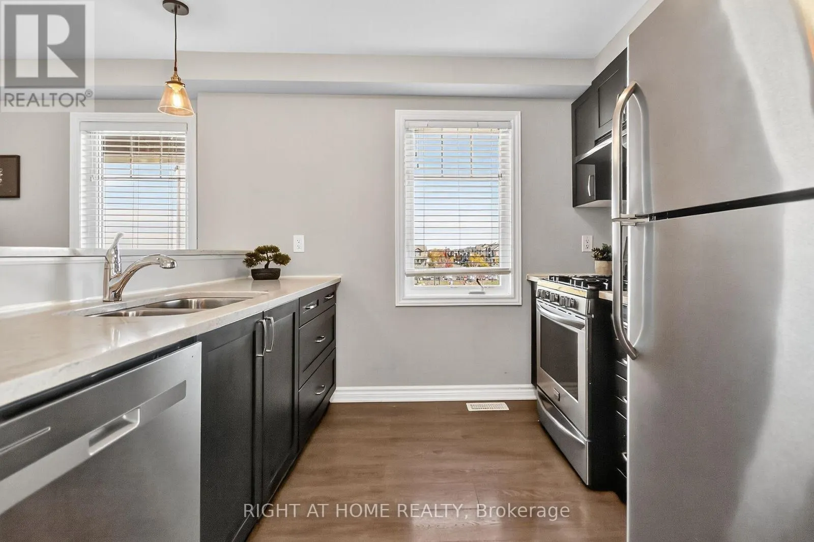 91 BUFFALOGRASS CRESCENT
